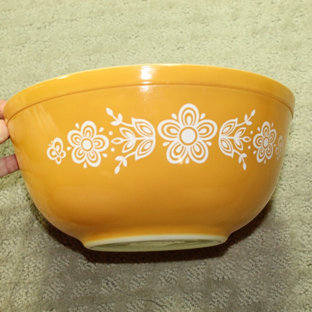 Vintage 70s Pyrex Butterfly Gold Mixing Bowl #403 Yellow -White Flowers 2 1/2 QT